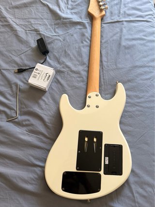 Line 6 Variax JTV-69 Blanca(batería nuev repuesto