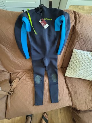 Tabla de Surf OLAIAN y Traje de Neopreno