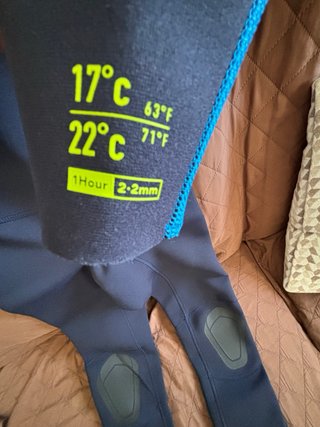 Tabla de Surf OLAIAN y Traje de Neopreno