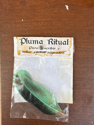 Pluma Ritual Verde para Pactos Sagrados