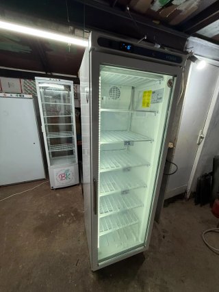Congelador Polar con puerta de cristal