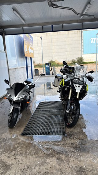 Yamaha R1 Plata/Negra en sedavid valencia