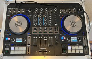 Controlador DJ Traktor Kontrol S4 MK3 + MALETA
