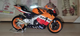 Moto a escala 1/12 Honda RC211V 2006 NewRay