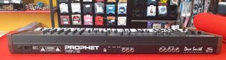 Sintetizador Dave Smith Instruments Prophet Rev2