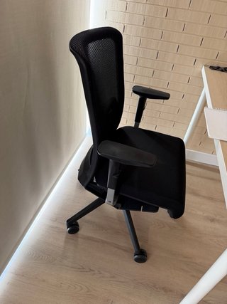 Silla de oficina ergonómica negra