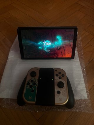 Nintendo Switch OLED Zelda Tears of the Kingdom
