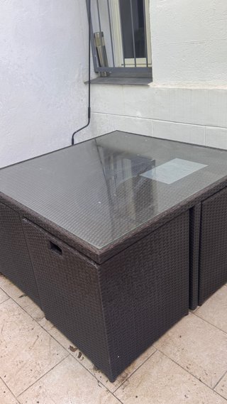 Mesa de exterior ratán con tapa de cristal