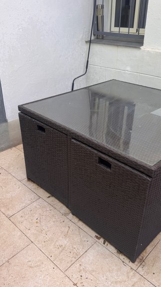 Mesa de exterior ratán con tapa de cristal