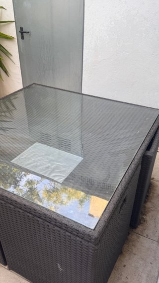 Mesa de exterior ratán con tapa de cristal