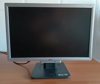 Ordenador: Torre, pantalla, teclado y ratón