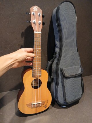 Ukelele Ortega RU5-BA Baritone con funda