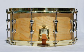 Caja de 14" con casco de abedul y aros de refuerzo