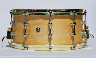 Caja de 14" con casco de abedul y aros de refuerzo