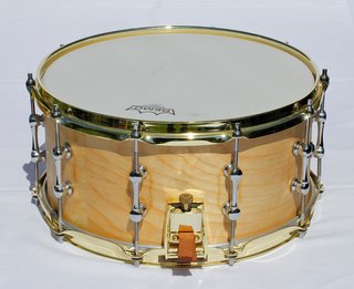 Caja de 14" con casco de abedul y aros de refuerzo