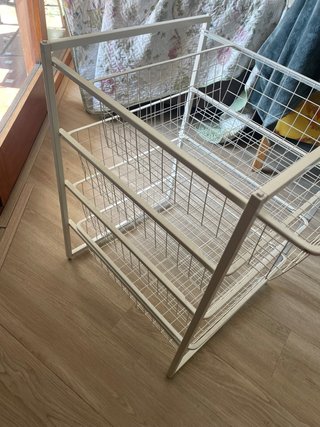 Estantería metálica blanca