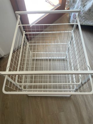Estantería metálica blanca