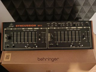 Behringer Syncussion SY-1