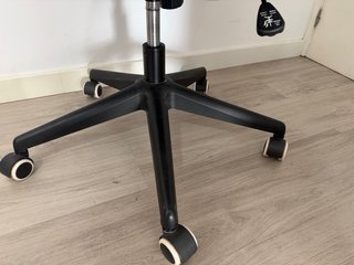 Silla de escritorio negra