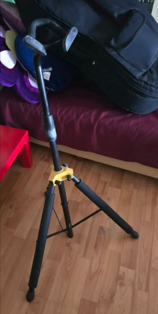 Violonchelo con arco, funda y soporte