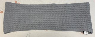 Cuello de lana gris