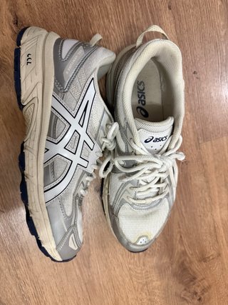 Zapatillas Asics Talla 38 Plata y Blanco