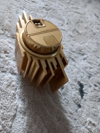 Accendino da tavolo dorato