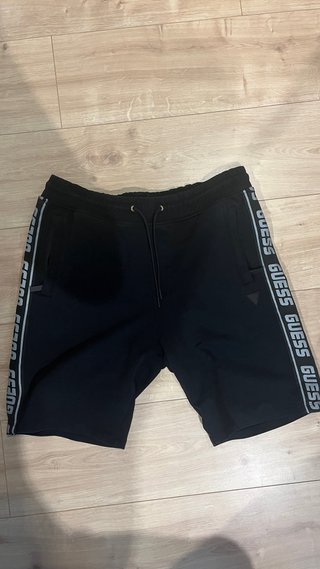 Pantalón corto negro Guess con logo