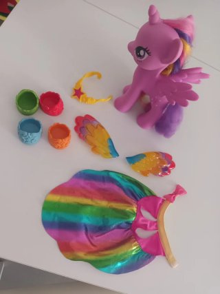 Pony grande con accesorios