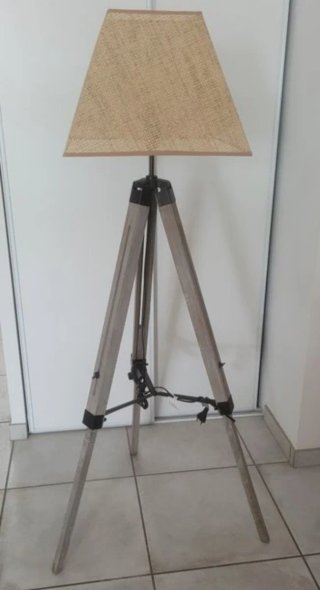 Lámpara de pie trípode 1.4M