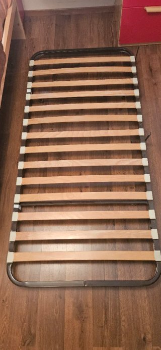 Somier de lamas de madera y estructura metálica