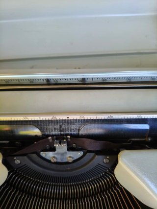 Máquina de escribir Olympia Splendid 33 y maletín