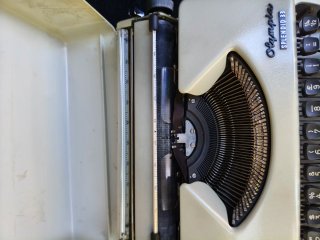 Máquina de escribir Olympia Splendid 33 y maletín