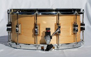 Caja de 14" con casco de arce y 12 divisiones
