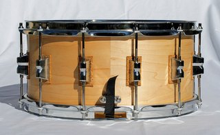 Caja de 14" con casco de arce y 12 divisiones