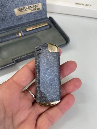 Estuche bolígrafo y mechero Marksman Rock Set