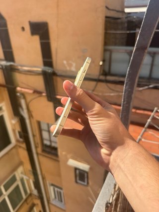 iPhone 15 Amarillo