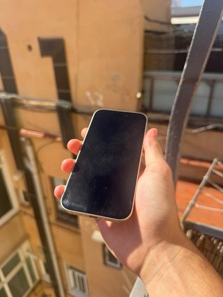 iPhone 15 Amarillo