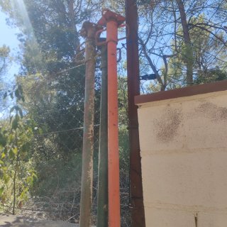 Depósito de agua y andamios