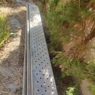 Depósito de agua y andamios