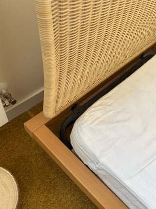 Cama individual con cabecero, colchón y edredon