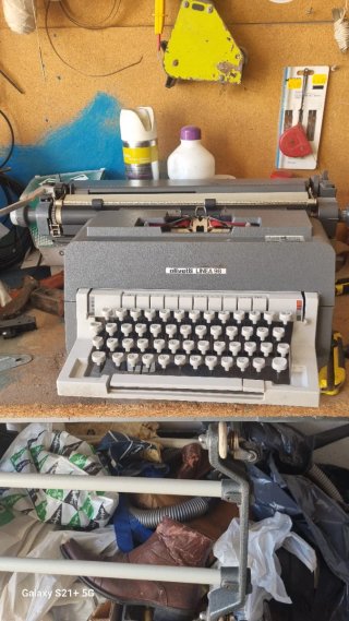 Máquina de escribir Olivetti Línea 98