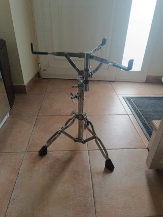 Pie de caja para batería