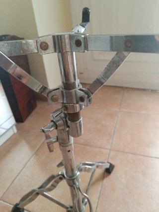 Pie de caja para batería