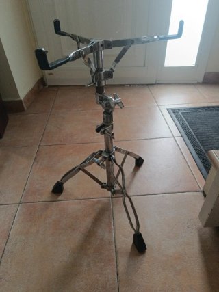 Pie de caja para batería