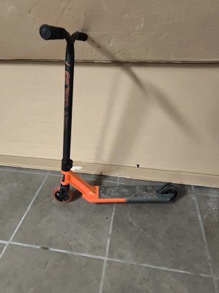 Patineta Scooter Naranja y Negro