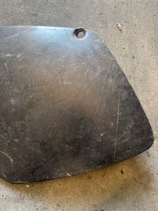 Tapa lateral izquierda KTM EXC/SX 1998-2003