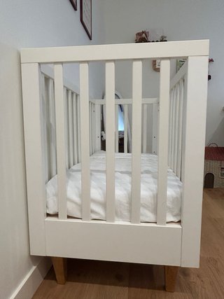 Cuna blanca con colchón