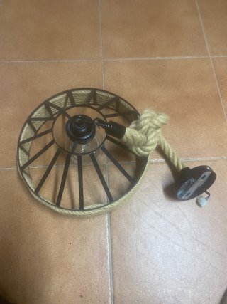Lámpara Rústica de Metal y Cuerda