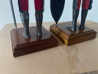 2 Figuras Conquistador Armadura Metal